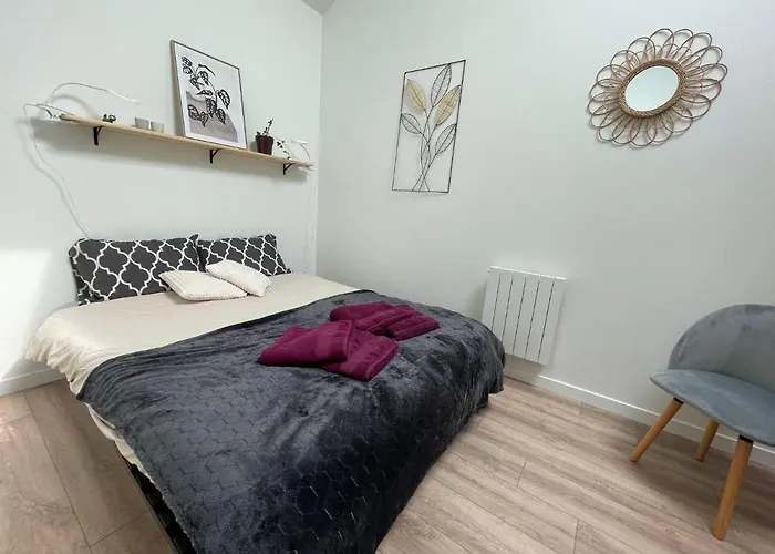 Les Iris - Erable - Petit Dejeuner 3*